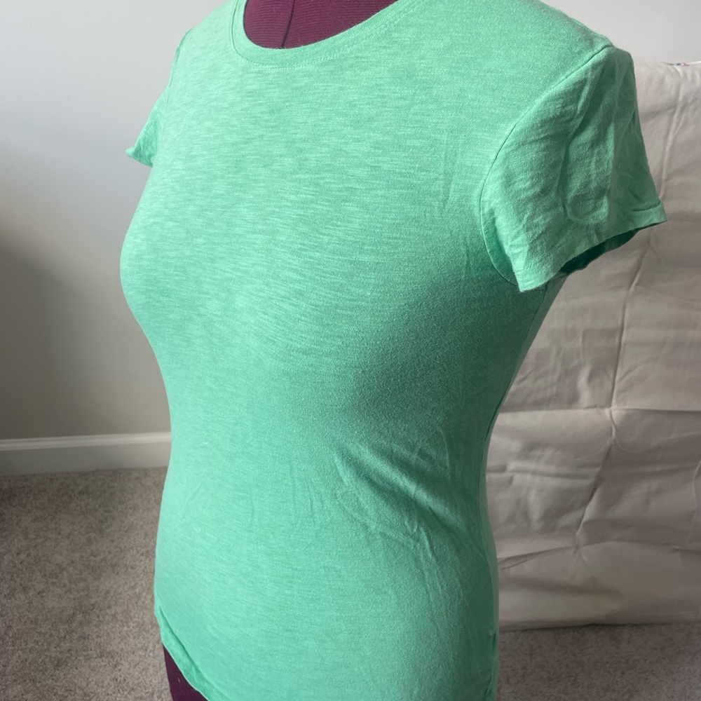 🍏 Green Women's Essential T-Shirt